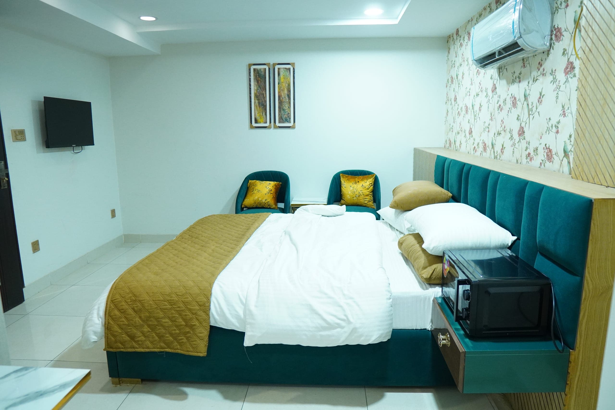 2-Bedroom Apartment on the first floor at ZeeMaks Apartments